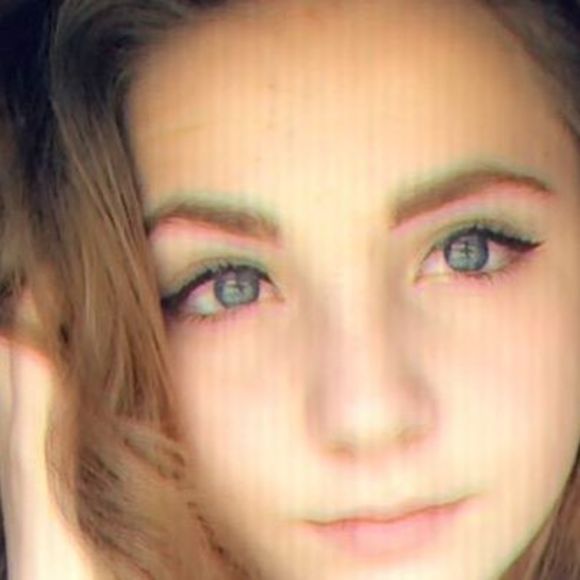 Meet your Posher, Nicole - Picture 1 of 1